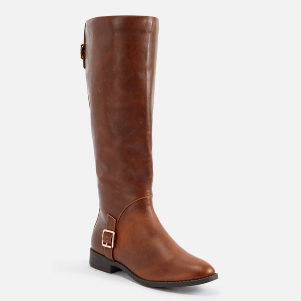 NWT Brown Flat Boots